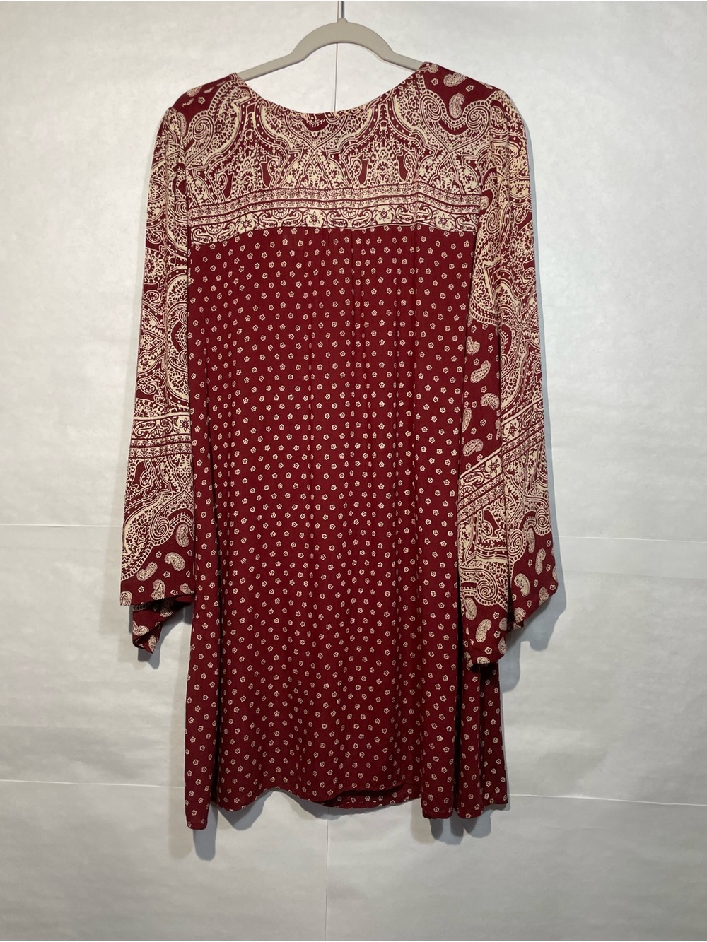 NWT Angie Women's 1X Boho Paisley Printed Bell-Sleeve Maroon Dress Festival - Picture 2 of 7